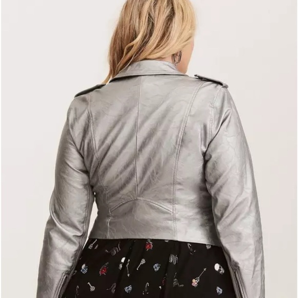 Torrid Faux Leather Moto Jacket Silver EUC Size 2 - Picture 8 of 9